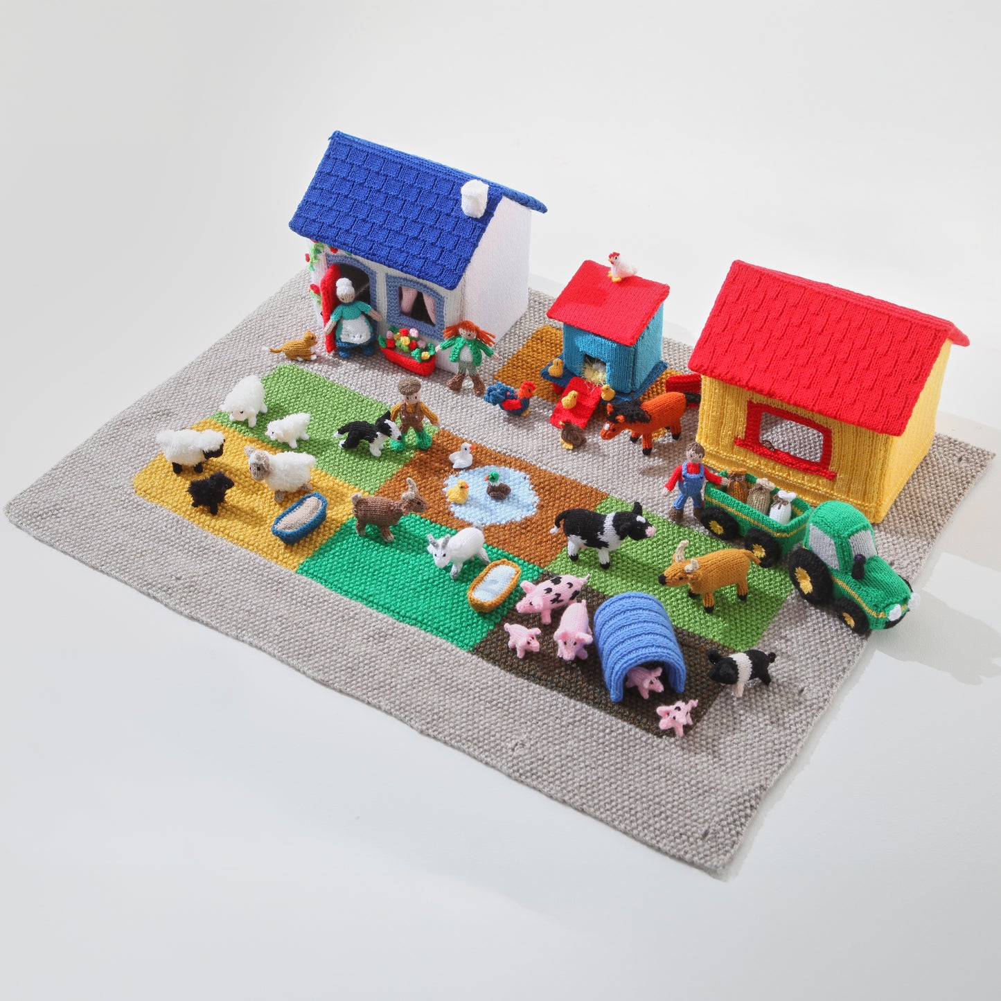 King Cole Foldaway Farmyard Friends Book 1