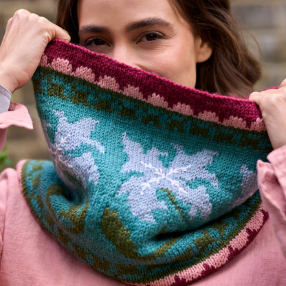 West Yorkshire Spinners - Golden Lily Reversible Cowl Kit